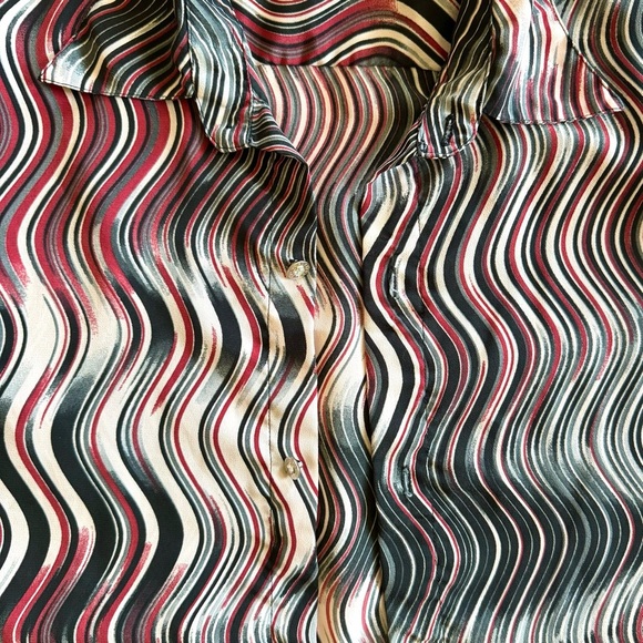 Vintage Y2K Men’s Wavy Red & Black Button-Up Shirt - Picture 4 of 7